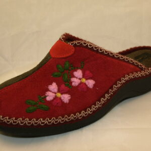 chausson rouge à motifs floraux