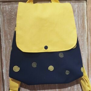 sac à dos jaune et bleu