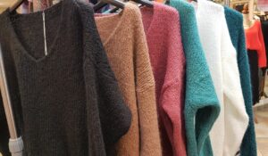 pull tricot échancré manches longues choix de couleurs